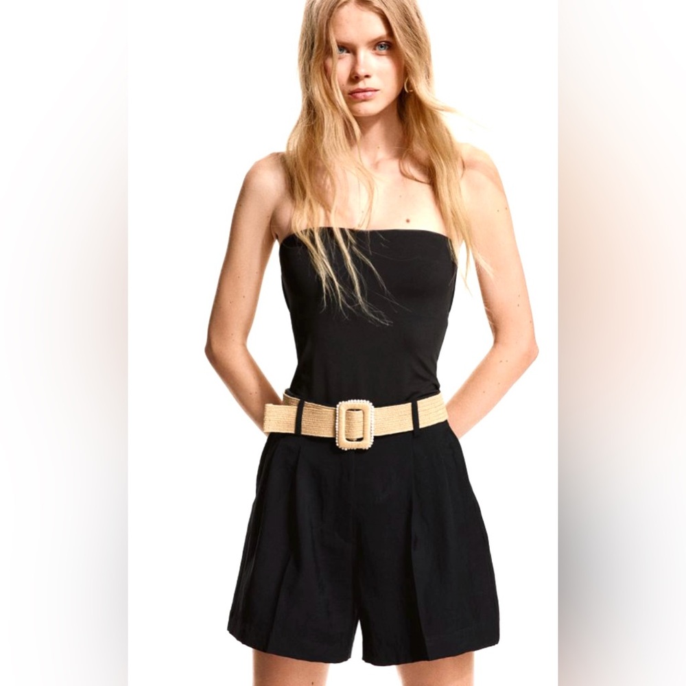 NWOT H&M black tailored high waisted pleated shorts with belt included Size 2.